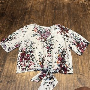 💖LUQ Shirt Size Medium floral Stitch Fix Stylist Top